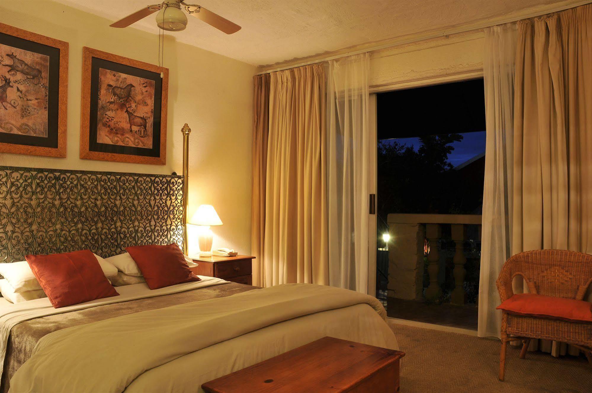 Sunset Manor Bed & Breakfast Mbombela Bagian luar foto