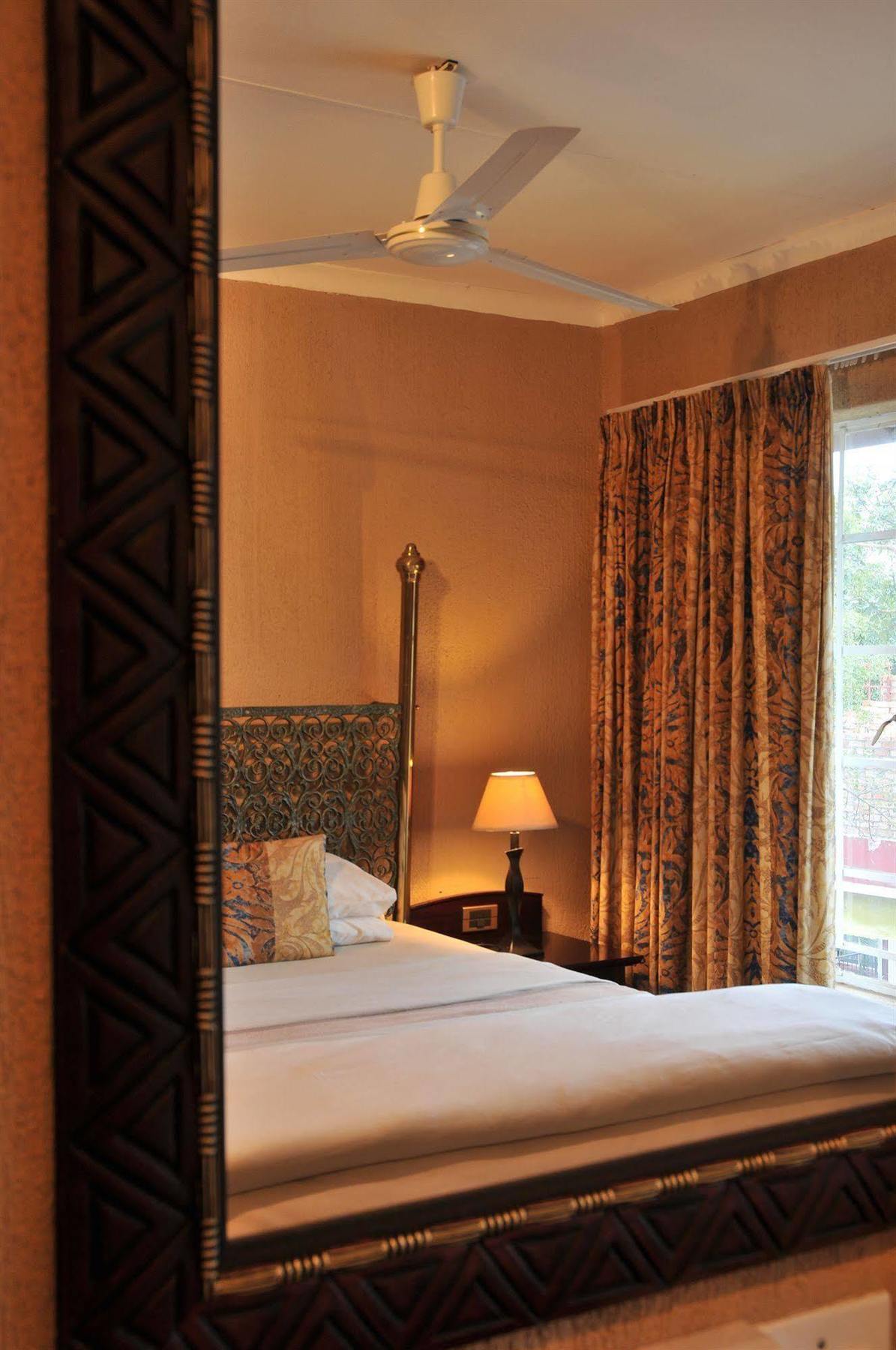 Sunset Manor Bed & Breakfast Mbombela Bagian luar foto
