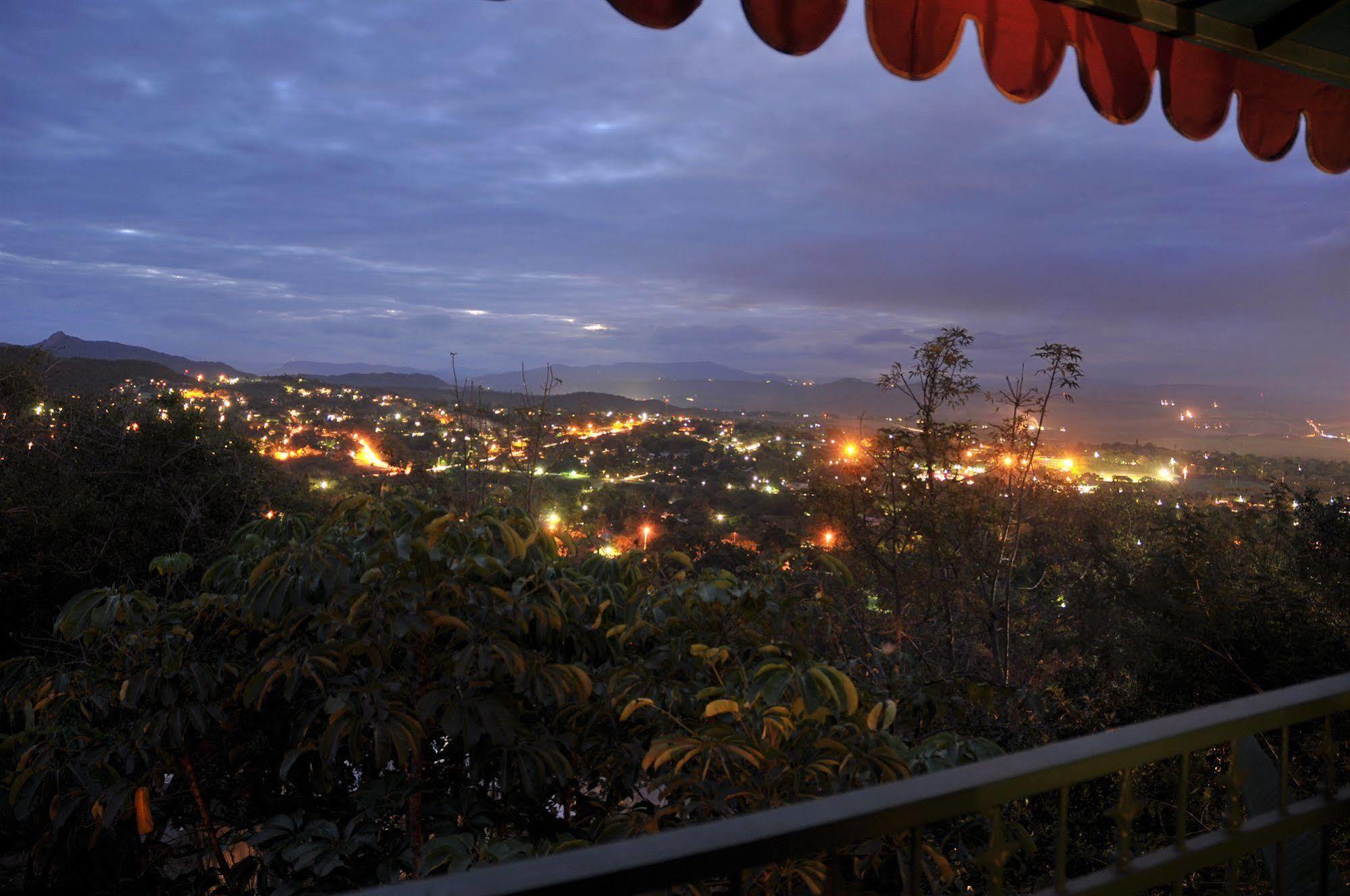 Sunset Manor Bed & Breakfast Mbombela Bagian luar foto