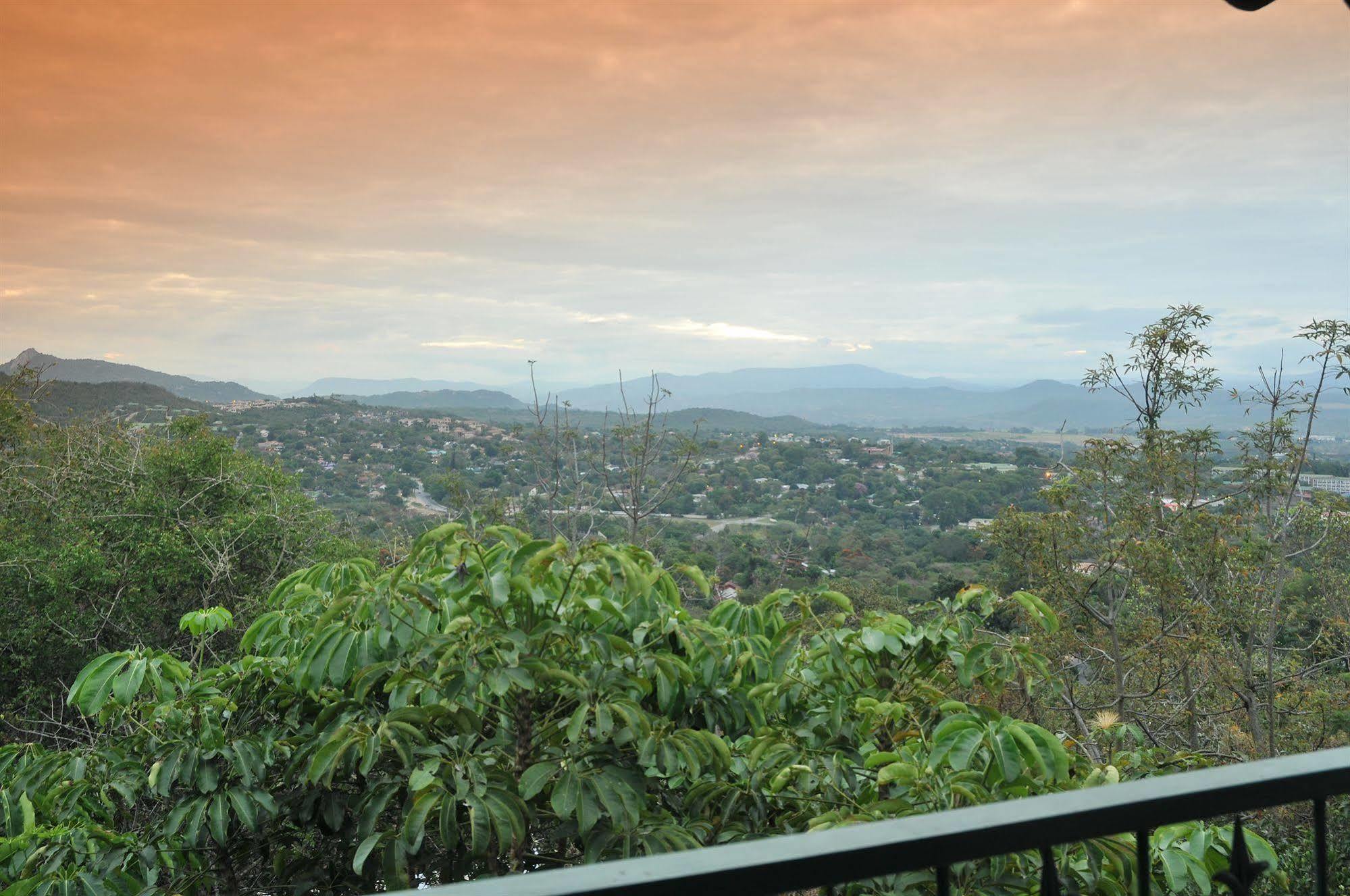 Sunset Manor Bed & Breakfast Mbombela Bagian luar foto